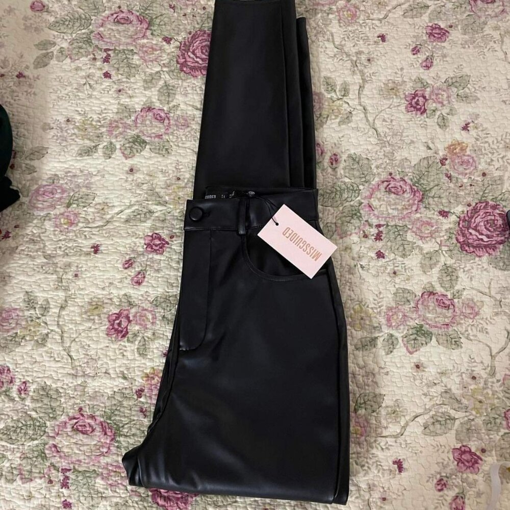 FALL/WINTER- MISSGUIDED - Black High Waisted Faux Leather Slim pants